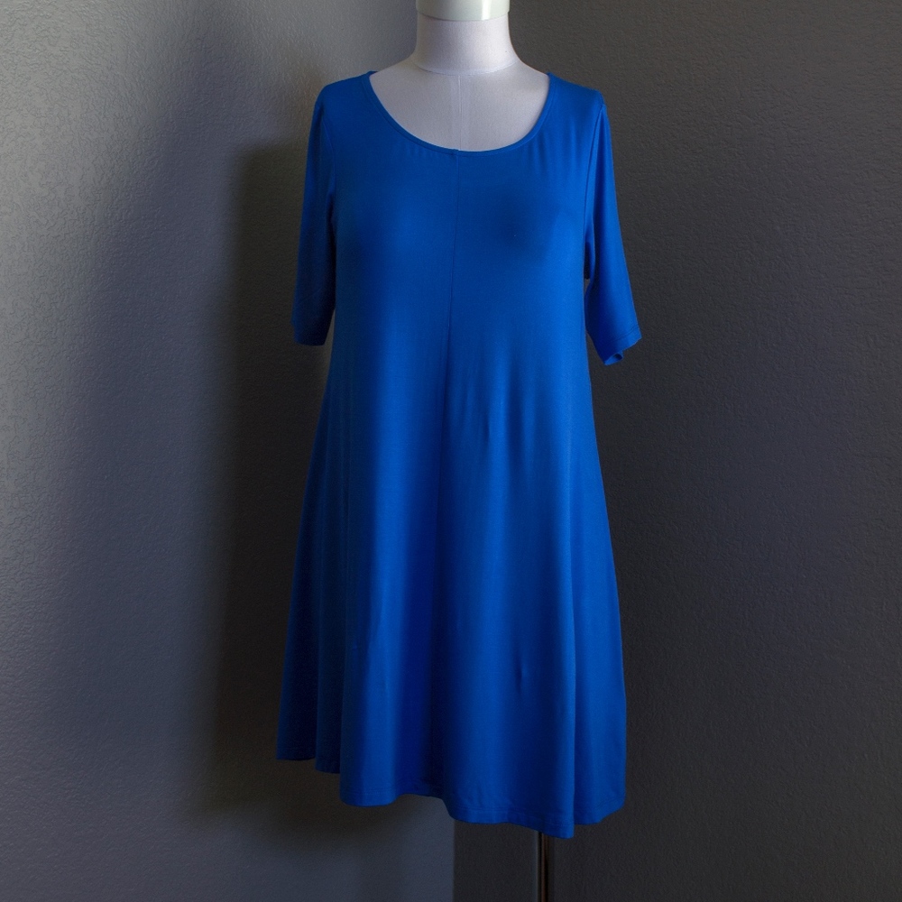 Basic Keyhole Dress